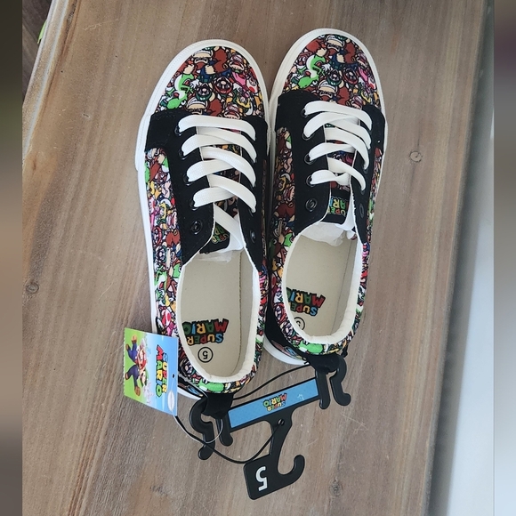 👟 Nintendo Super Mario Kids Sneakers – Size 5, NWT, Cartoon Character Design - Picture 8 of 16